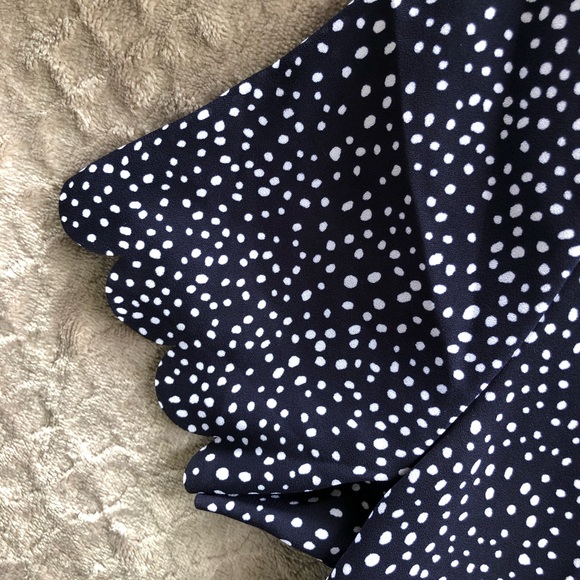 Banana Republic Blouse shirt dark navy blue with white dots scalloped sleeve - Picture 12 of 15